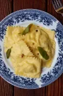 RAVIOLLIS SAUMON-TOMATES-CRÈME