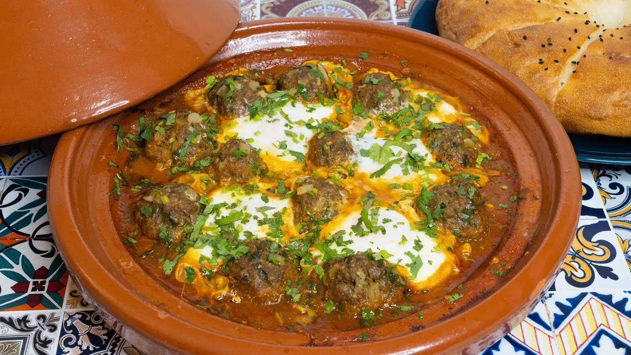 TAGINE KEFTA MIT EIERN