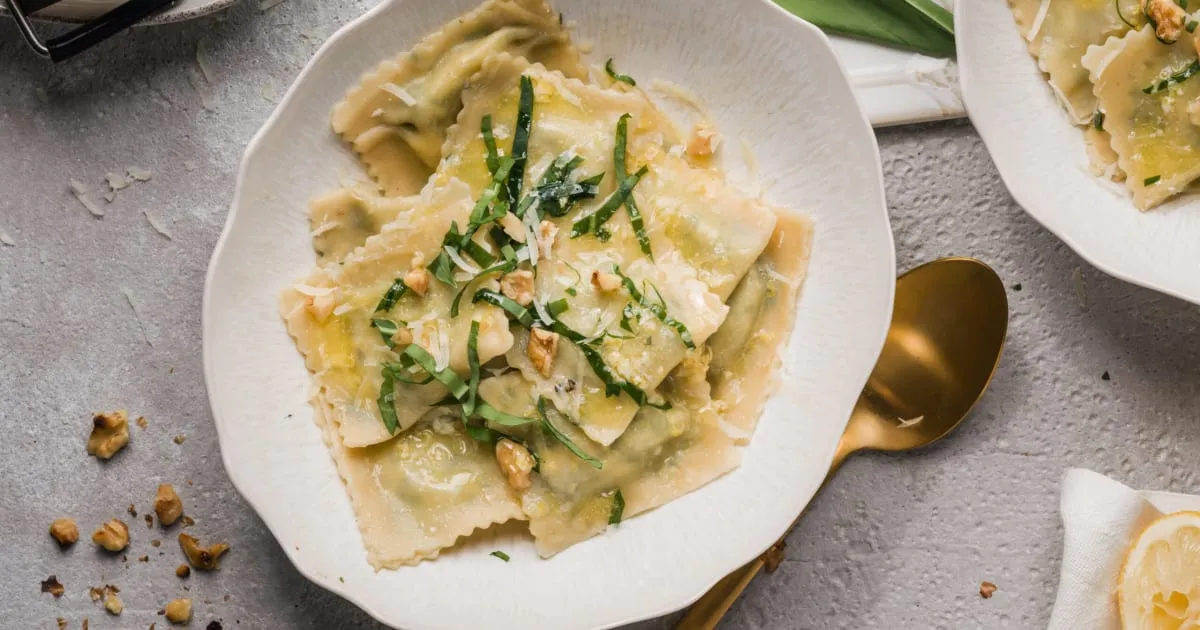 RAVIOLIS DE QUESO, PERA, MANTEQUILLA Y SALVIA