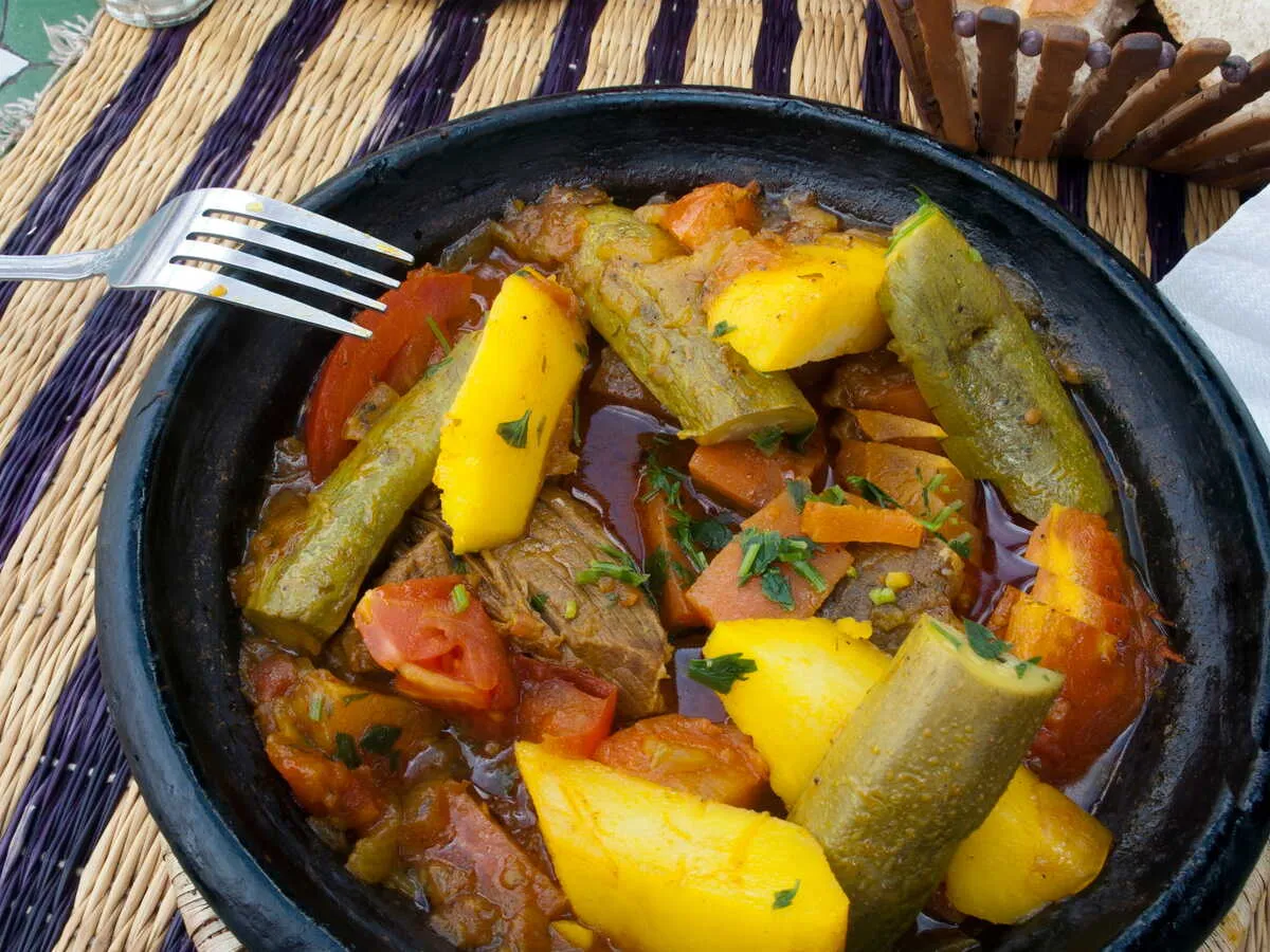 TAGINE LAMM OLIVEN GEMÜSE